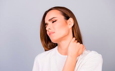 El dolor de cuello a menudo es causado por patologías de la columna cervical.